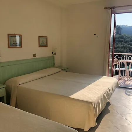 Dania Hotel Sorrent