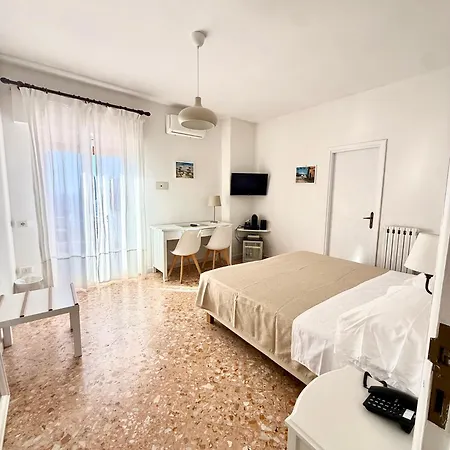 Otel Dania 3*