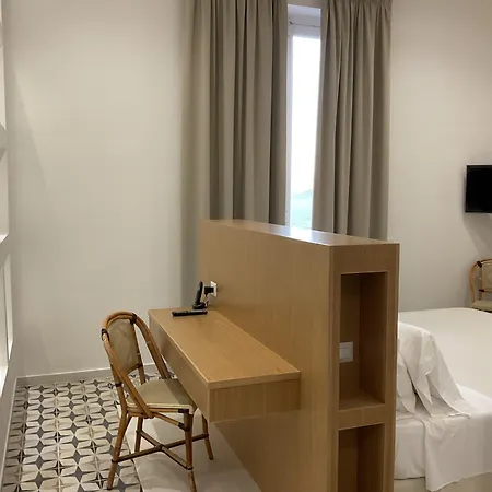 Dania Hotel 3*
