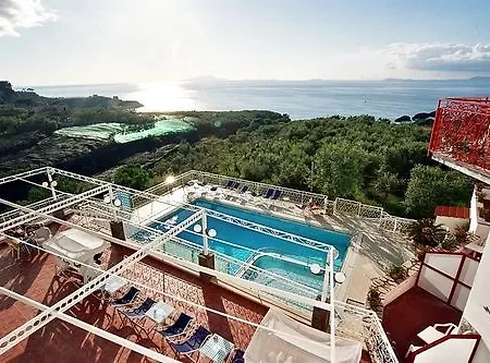 Dania Hotel 3*