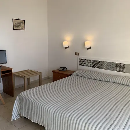 Ξενοδοχείο Dania 3*