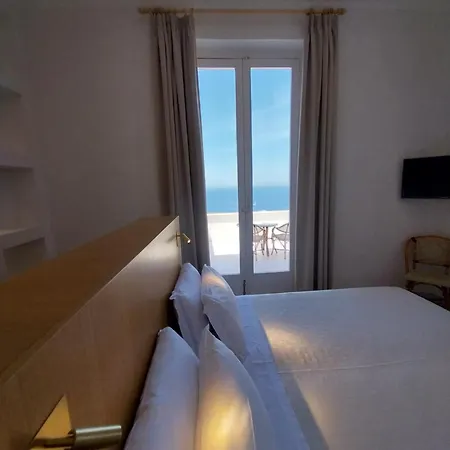 Hotell Dania 3*