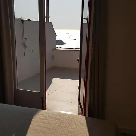 Hotell Dania 3*