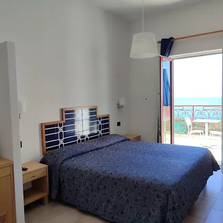 Hotell Dania 3*