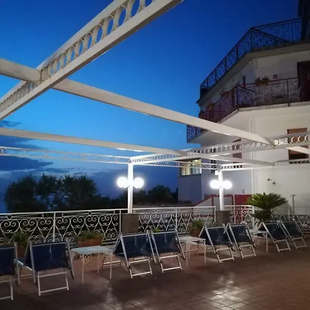 Hotell Dania 3*